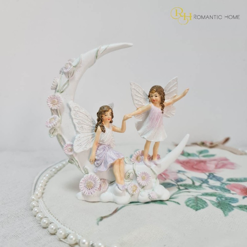 Figurina Fairies on a Crescent Moon rasina 12 cm x 13 cm - Romantic Home Figurina Fairies on a Crescent Moon rasina 12 cm x 13 cm - Romantic Home